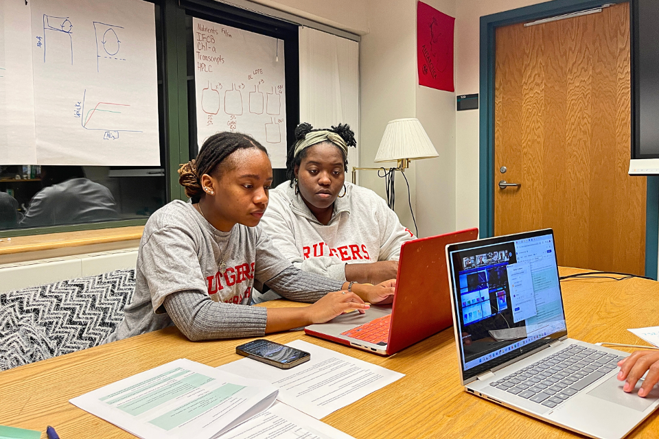 Department of Marine and Coastal Sciences graduate students Mya Sharpe and Leah Hopson answer students’ questions in the webinar chat.