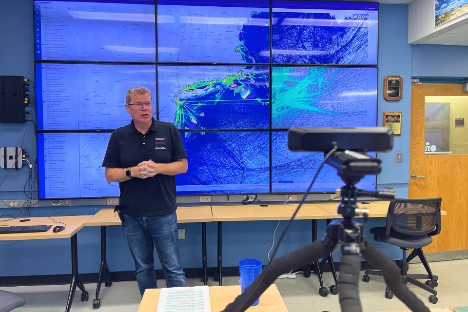 Michael Crowley, technical director of Rutgers’ Center for Ocean Observing Leadership, answers questions on ocean-related challenges, using real-time data the DMCS monitors 24/7 from the COOL classroom.